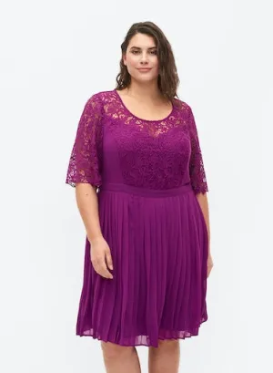 Zizzi Frida Lace Dress in Grape