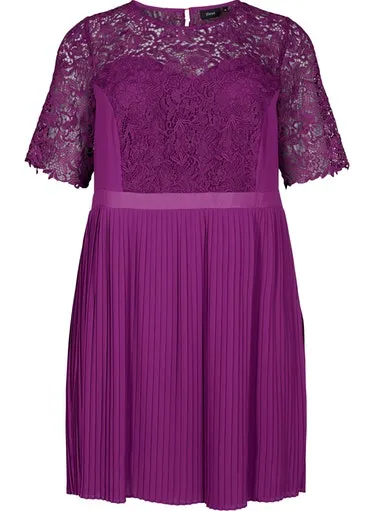 Zizzi Frida Lace Dress in Grape