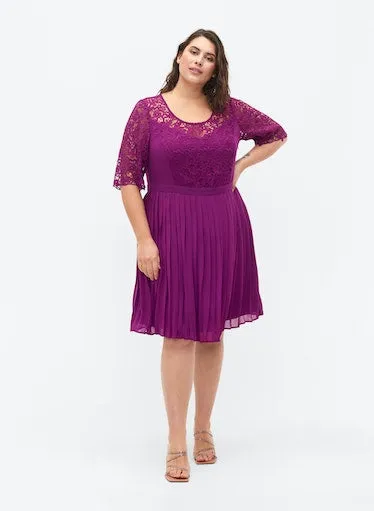 Zizzi Frida Lace Dress in Grape